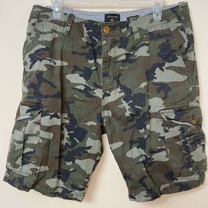 NWOT Camo Cargo Shorts Men’s 33 Straight Fit
